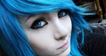 الشعر الأزرق كوسيلة للتأكيد على الفردية صبغه باللون الأزرق