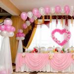 Decoración de un salón de bodas con globos Globos para una boda con entrega